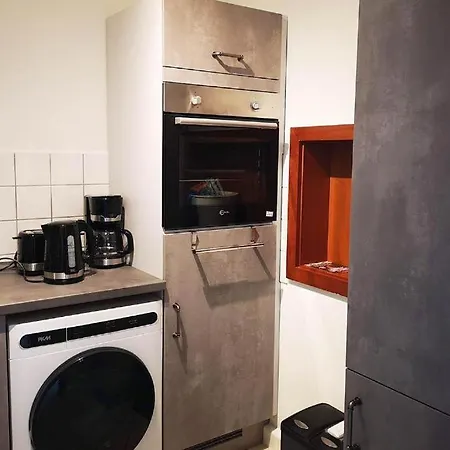 Ferien- & Monteurwohnung, 5 Betten, Wlan, Parkplatz, Balkon Appartamento *