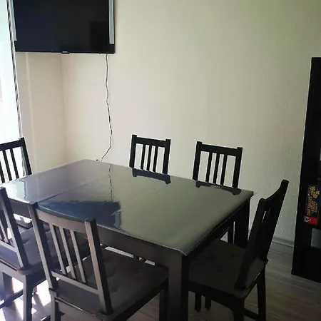 Ferien- & Monteurwohnung, 5 Betten, Wlan, Parkplatz, Balkon *