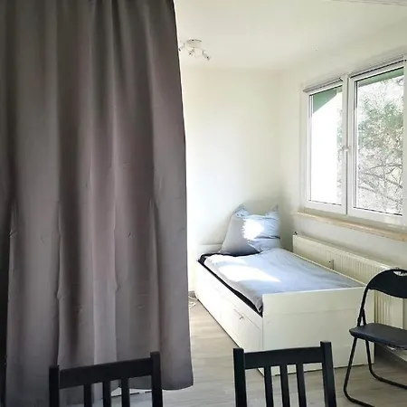 Ferien- & Monteurwohnung, 5 Betten, Wlan, Parkplatz, Balkon