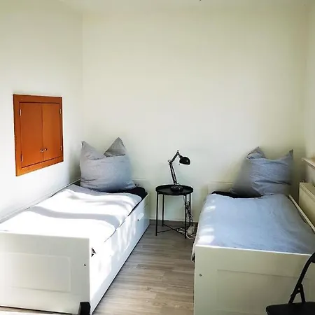 Ferien- & Monteurwohnung, 5 Betten, Wlan, Parkplatz, Balkon 아파트 Dessau-Rosslau