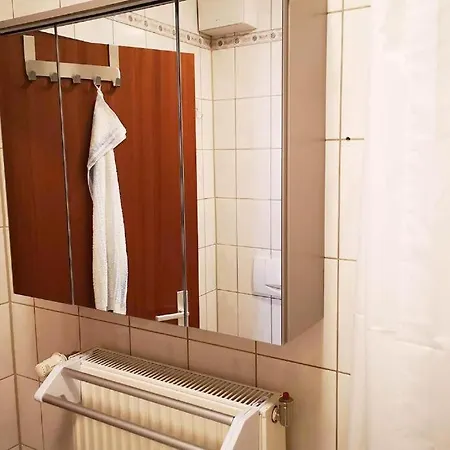 Ferien- & Monteurwohnung, 5 Betten, Wlan, Parkplatz, Balkon * Dessau-Rosslau
