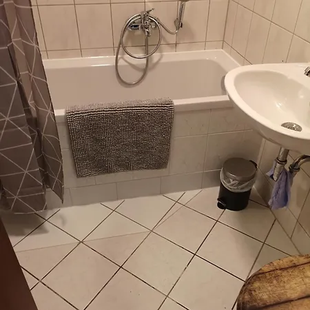 Ferien- & Monteurwohnung, 5 Betten, Wlan, Parkplatz, Balkon * Dessau-Rosslau